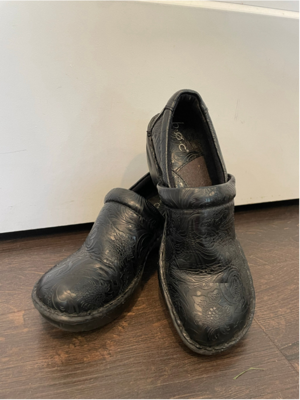 Women's b.o.c. Black Embossed Floral Clogs Born Concepts Womens Nurse Shoes 7.5